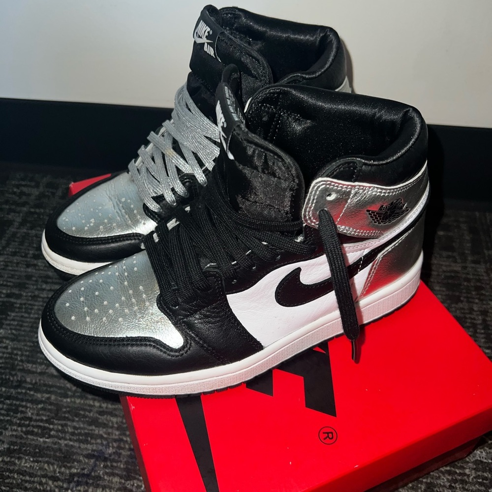 AIR JORDAN 1 RETRO HIGH OG 'SILVER TOE'